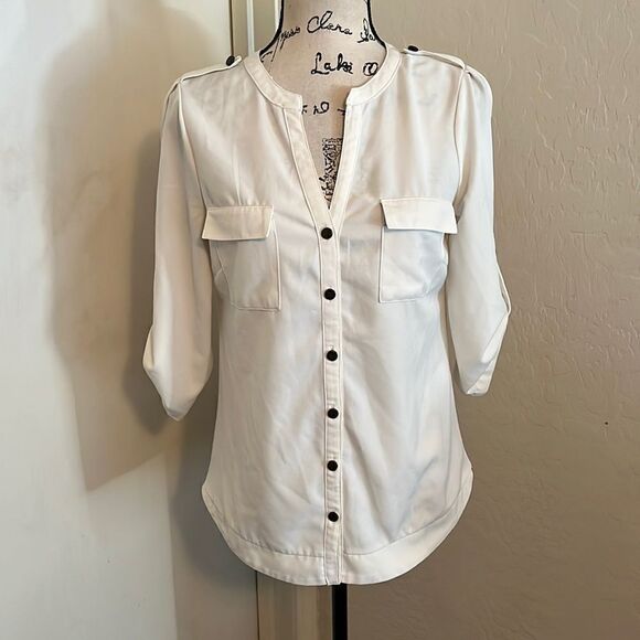 41 Hawthorn Tops - 41 Hawthorn Off White Button Pockets Semi Sheer Top Feminine Contemporary